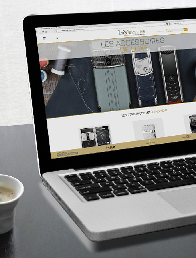 mock-up présentant un écran du site avec des téléphones et des montres de luxe
